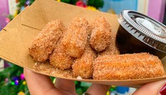 Disney chia sẻ cách làm bánh quẩy churro nổi tiếng: Làm dễ, ăn ngon, quên bim bim được rồi