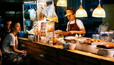 7 nhóm khách nước ngoài sắp có thể đến Thái Lan, bạn xem mình có thuộc nhóm nào không?
