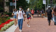 Giảng viên “khuyên” sinh viên “cứ nhiễm COVID-19 cho xong đi” vì “chẳng ai làm sao đâu”