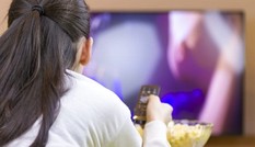Được trả 9 triệu đồng chỉ để mặc đồ ở nhà xem Netflix, ở Việt Nam cũng có thể đăng ký đấy!