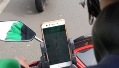 Cộng đồng mạng trợ giúp bác shipper bị bom hàng, còn bị lừa rút sạch tiền trong tài khoản