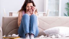 Bạn gái cũ tung “độc chiêu” sau khi chia tay, khiến bạn gái mới vừa khóc thét vừa bỏ chạy