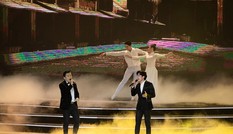 Lam Trường - Đan Trường song ca khiến thanh xuân 8x, 9x ùa về tại bán kết Hoa hậu Việt Nam