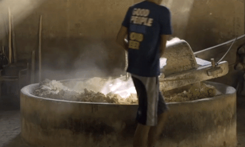Bất ngờ với cách làm món 'mỳ bẩn' nổi tiếng của Indonesia