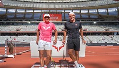 Chúc mừng đại kình địch Nadal, Federer nhận ‘bão like’