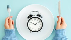 “Nhịn ăn theo giờ” (Intermittent Fasting) - ngôi sao hi vọng mới cho vòng eo “bánh mì“?