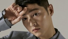 Song Joong Ki xuất hiện với khí chất lạnh lùng, trả lời phỏng vấn sau tin đồn hẹn hò