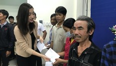 Dàn Hoa hậu Mỹ Linh, Tiểu Vy, Thùy Linh trao tặng 200 triệu cho đồng bào miền Trung