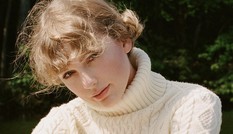 Nhờ album “folklore”, Taylor Swift là nghệ sĩ đầu tiên làm được điều này trong năm 2020