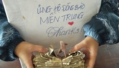 Lớp học góp tiền ăn sáng để ủng hộ miền Trung: Một miếng khi đói bằng một gói khi no