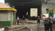 Cháy xưởng gỗ rộng hàng nghìn mét vuông ở Sài Gòn