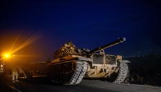 Mục kích khí tài Thổ Nhĩ Kỳ rầm rập qua biên giới Syria