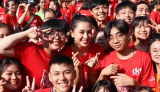 Hoa hậu Tiểu Vy cùng 1000 bạn trẻ nhảy vì sự tử tế