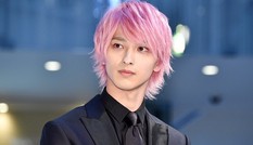 Khán giả Nhật lo sốt vó khi “Mỹ nam tóc hồng” Yokohama Ryusei bị nhiễm COVID-19