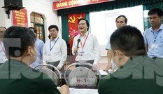 Bộ trưởng Phùng Xuân Nhạ kiểm tra một số điểm thi ở Hà Nội trước giờ G