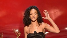 Rihanna đoạt giải “Người phụ nữ được khao khát nhất” 2014