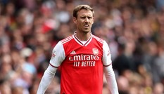 Thua thảm Liverpool, HLV Arsenal 'tống cổ' học trò