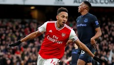 Aubameyang lập cú đúp, Arsenal thắng nghẹt thở Everton