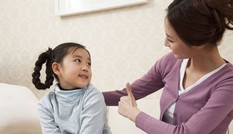 Bên cạnh những cô bạn gái xinh xắn trên lớp, anh mong em cũng sẽ nhớ về Mẹ