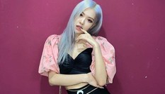 Lấy băng đô làm thắt lưng, Rosé (BLACKPINK) sắp tạo trend mới để khoe vòng eo nhỏ?