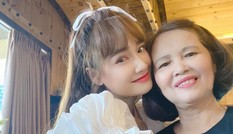 Nhã Phương khoe ảnh tình cảm bên mẹ nhưng có điều lạ khiến khán giả lo lắng khi nhìn vào