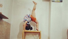 Choáng với tài nhào lộn cực đỉnh của nhóc 2 tuổi