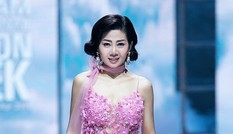 Đấu giá chiếc váy diễn viên Mai Phương từng trình diễn thời trang để hỗ trợ bé Lavie
