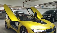 BMW i8 màu vàng độc nhất trên đường phố Sài Gòn