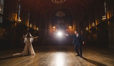 ‘Đám cưới ma thuật’ của cặp đôi mê Harry Potter