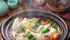 Bị bạn nhậu hất cả nồi lẩu sôi sùng sục vào người