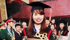 Thủ khoa chăn lợn: Hãy đặt mũ xuống và bước ra đời