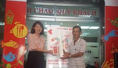 Các khách hàng trúng giải chương trình 'Gửi tiết kiệm săn táo, lái xe sang' của Techcombank