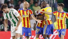 Valencia ghi sáu bàn một trận, chiếm vị trí thứ hai của Real