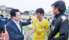 Nhìn lại vụ 'lật kèo' đình đám của Công Vinh với bầu Hiển