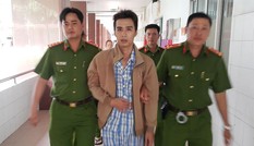 Người tình đồng tính đâm chết thầy giáo