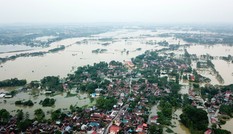 Hà Nội dùng máy bơm hút nước khỏi vùng ngập Chương Mỹ