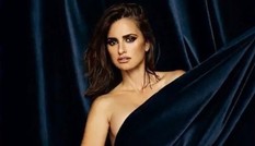 Cô đào Penelope Cruz U50 vẫn nóng bỏng gợi tình