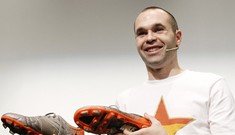 Iniesta nghĩ mình việt vị khi ghi bàn thắng quyết định