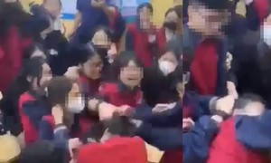 Hà Nội: Học sinh tấn công nhau, phê bình hiệu trưởng