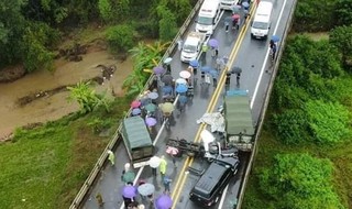 Tai nạn liên hoàn trên cao tốc Nội Bài - Lào Cai, 2 người thương vong