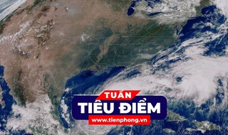 TIÊU ĐIỂM: Hai siêu bão 'đo' cuộc đua vào Nhà Trắng