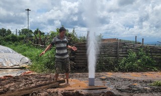 Sau động đất, một giếng khoan bất ngờ phun cột nước cao hơn 20m, chưa có dấu hiệu dừng