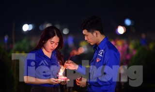 Lung linh ánh lửa tri ân cùng triệu trái tim tự hào ‘thắp sáng’ một dải non sông
