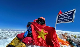 Cựu nhà báo Việt chinh phục ‘nóc nhà thế giới’ và đỉnh Lhotse trong 48h: Các ngọn núi dạy tôi nhiều bài học