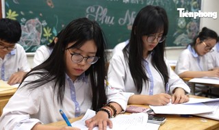 Phụ huynh, nhà trường nói gì trước quyết định miễn học phí của Bộ Chính trị