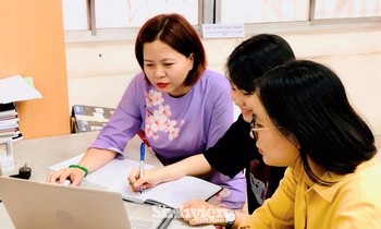 Hai cô bạn và bài báo về trùn quế ở hội nghị quốc tế