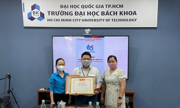Sinh viên ‘từ F0 đến tình nguyện viên’ được vinh danh ‘Thanh niên sống đẹp’