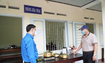 “Các bạn cứ ở yên tại chỗ, tập trung học hành, tất cả để nhà trường lo”