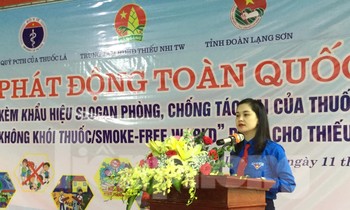 Thiếu nhi Lạng Sơn đón chào và hưởng ứng Lễ phát động cuộc thi toàn quốc vẽ tranh kèm khẩu hiệu Slogan phòng chống tác hại thuốc lá. Ảnh: Duy Chiến