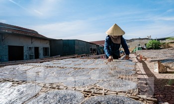 'Bánh đa xúc hến Đô Lương thơm lừng...'